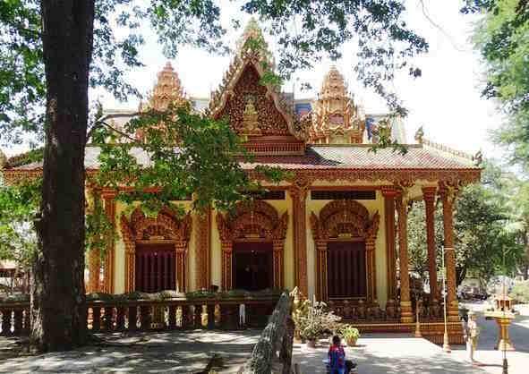 Phnom Santuk, sur les vastes plaines du village de Ko Kos, de la rivière Tonlé Sap