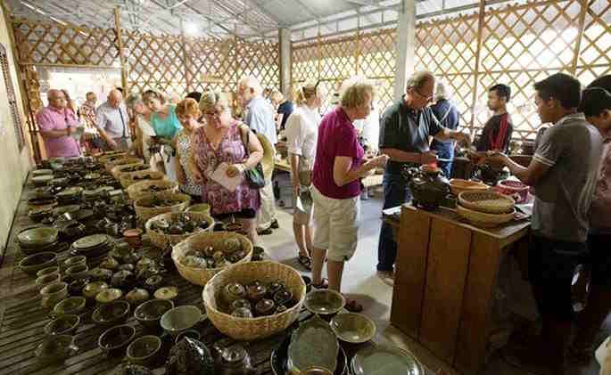 Le village potier à Kampong Chhnang visité pour la qualité de son artisanat