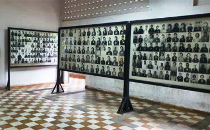 Le musée du génocide Tuol Sleng, centre de détention surnommé S-21