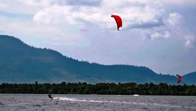 59 kitesurfer au Cambodge c'est possible baie de Kampong à Kampot