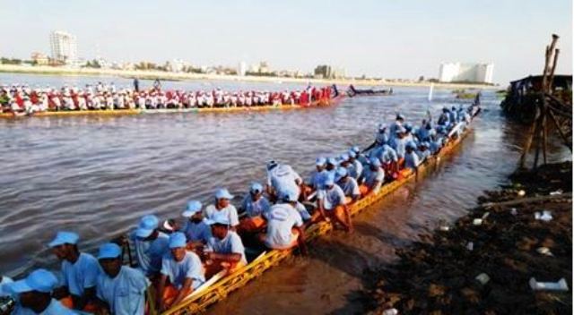 60 La fête des eaux bat son plein à Phnom Penh en novembre