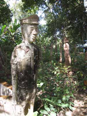 Ratanakiri village voeung sai  minorites Tampouns cimetière